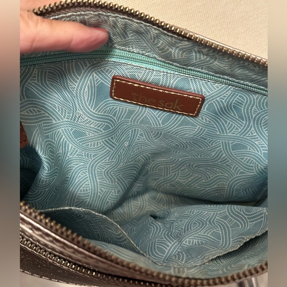 THE SAK leather purse/crossbody! Silver in color! - Picture 4 of 10